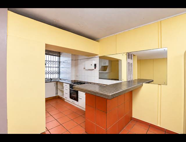3 BEDROOM APARTMENT FOR SALE IN ESSENWOOD